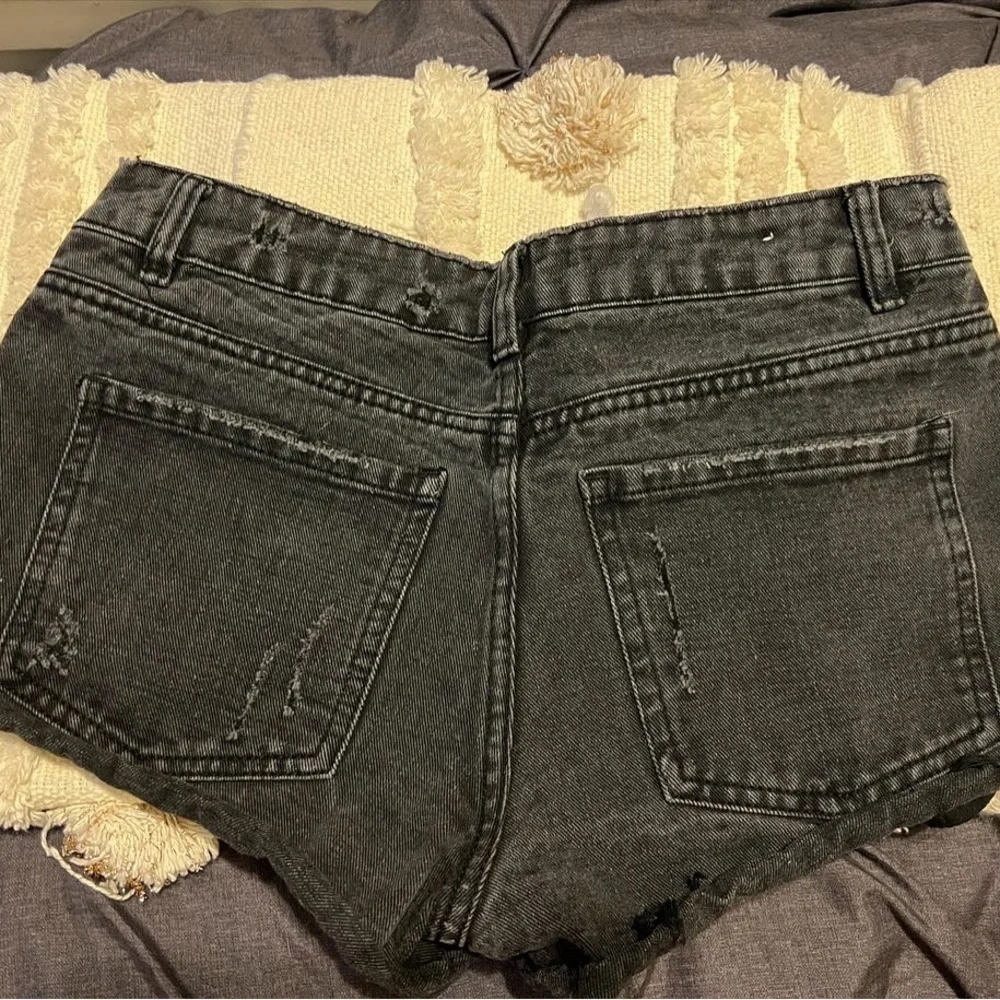 Shorts - Picture 2 of 3